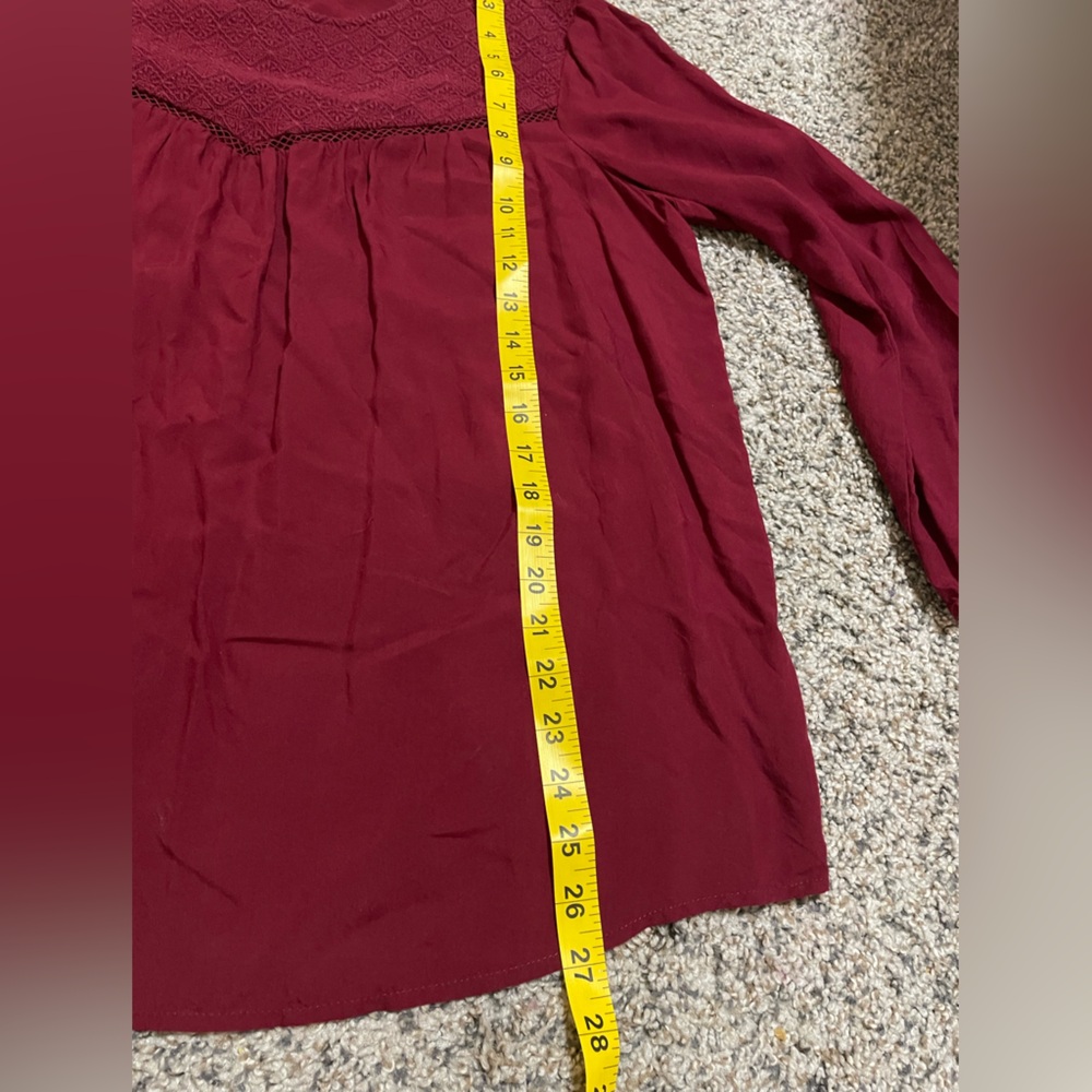 Old Navy Maroon Blouse with Textured Design size L - Picture 4 of 7